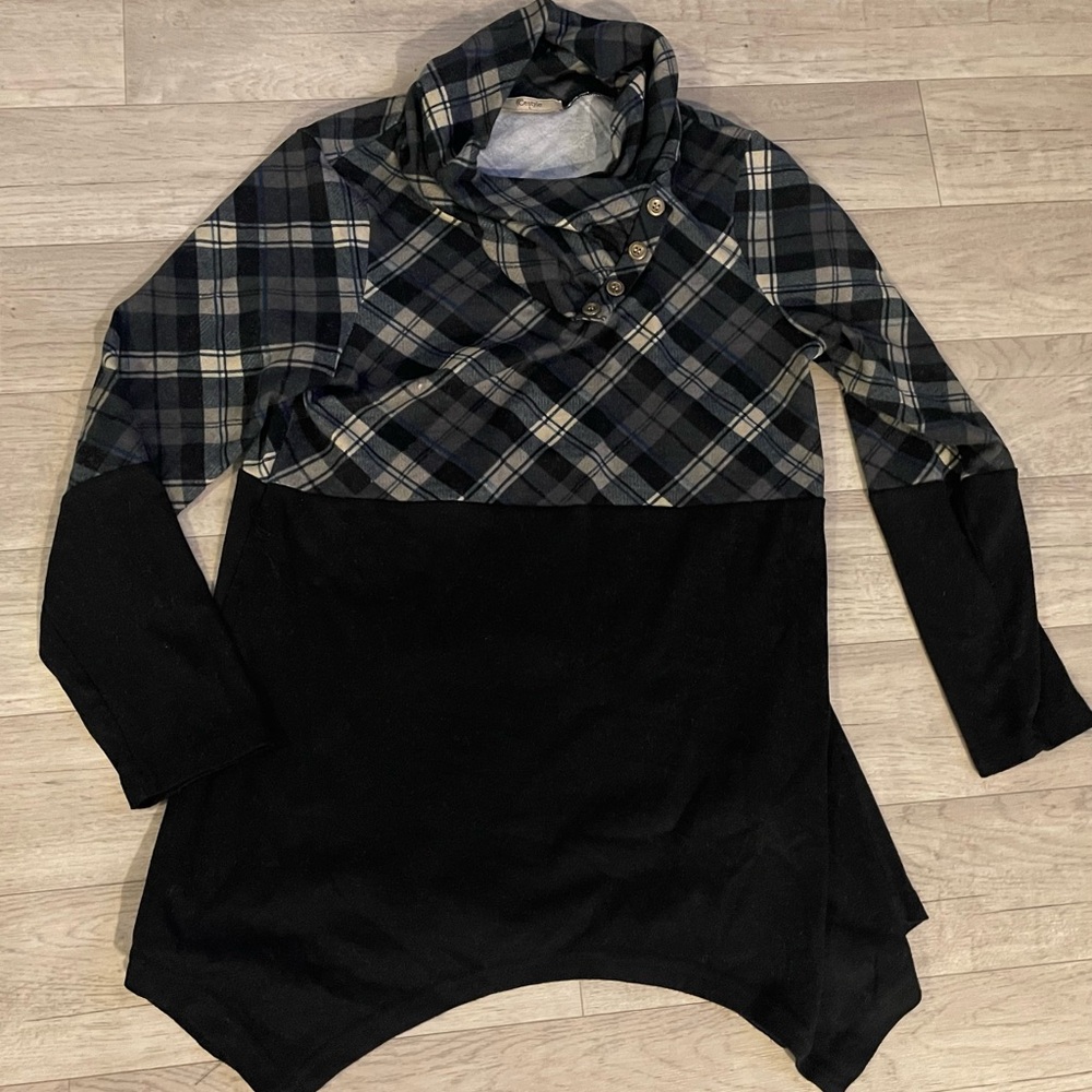 Cestyle black tan plaid button shark bite tunic sweater large